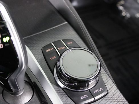 Used 2023 BMW 540i w/ Executive Package image 12