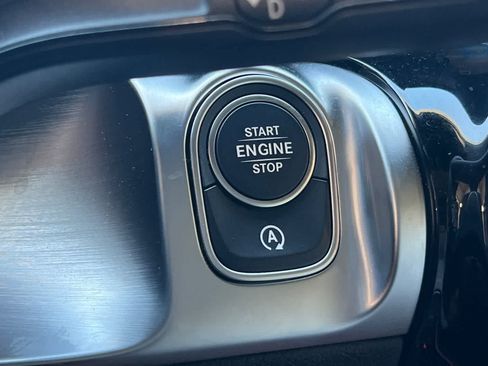 Used 2026 Mercedes-Benz GLB 250 4MATIC image 23