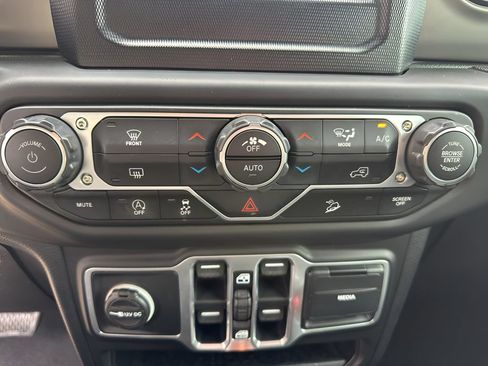 Used 2018 Jeep Wrangler Unlimited Sport S AWD/4WD image 27