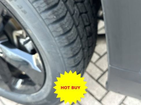 Used 2024 Jeep Grand Cherokee L Altitude AWD/4WD image 14