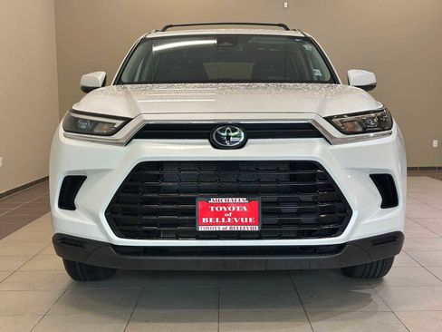 Certified 2024 Toyota Grand Highlander AWD image 6
