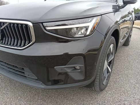 Used 2023 Volvo XC40 B5 Plus w/ Driver Assist Package image 9