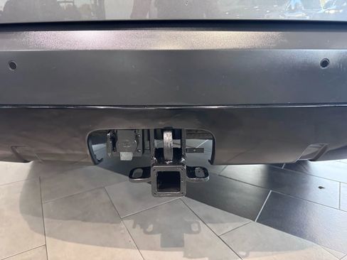 Used 2019 Land Rover Discovery HSE image 9