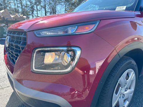 Used 2020 Hyundai Venue SE image 10