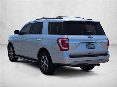 Used 2018 Ford Expedition XLT w/ Equipment Group 202A AWD/4WD image 8