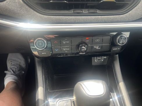 Used 2023 Jeep Compass Latitude image 20