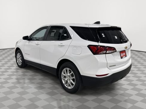 Used 2023 Chevrolet Equinox LS w/ LS Convenience Package AWD/4WD image 7