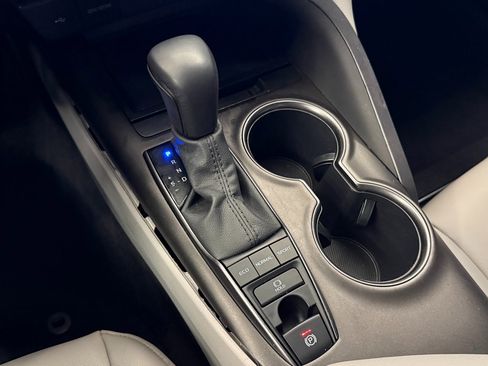 Used 2022 Toyota Camry SE image 16