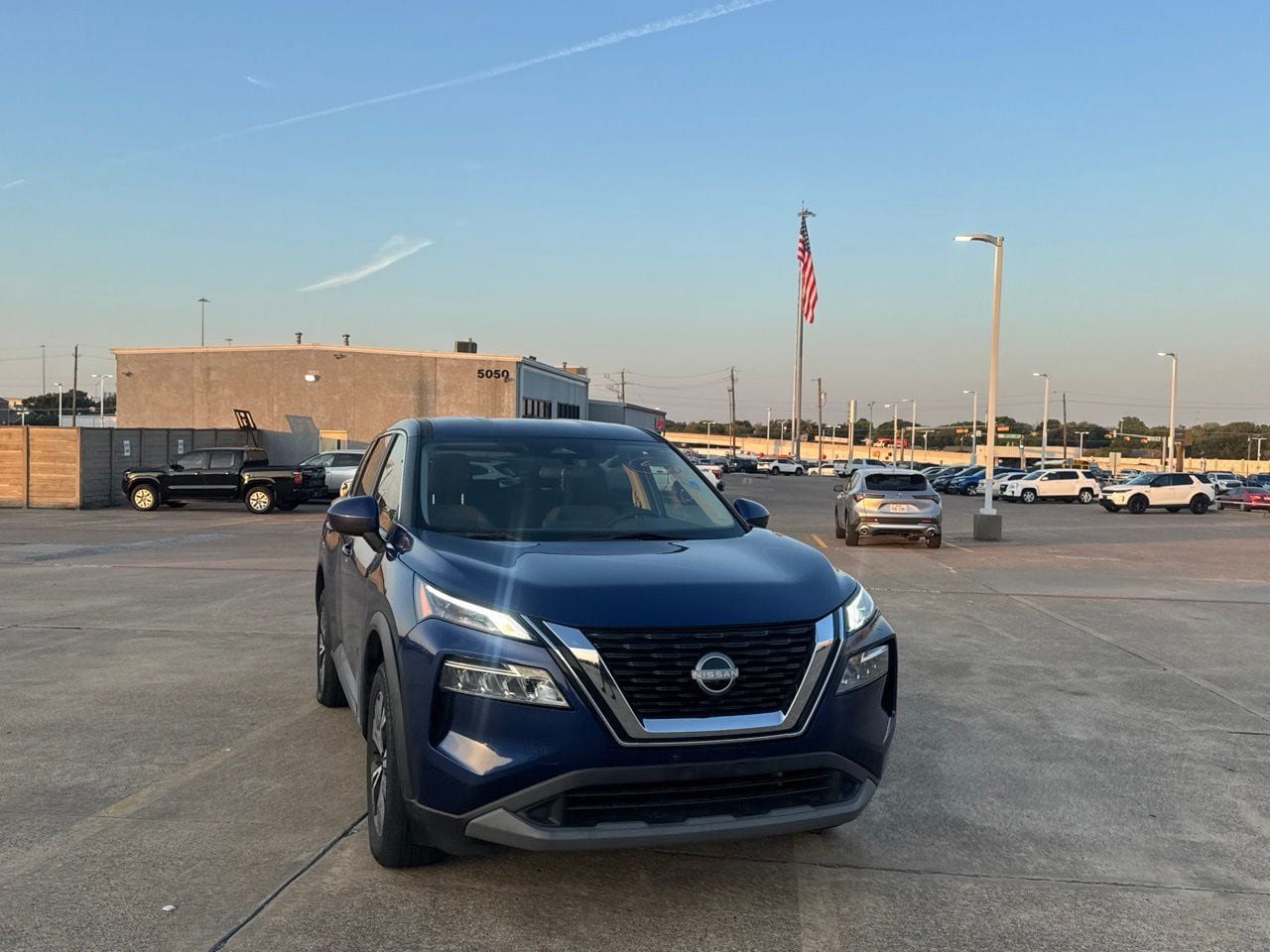 Used 2023 Nissan Rogue SV AWD/4WD image 4