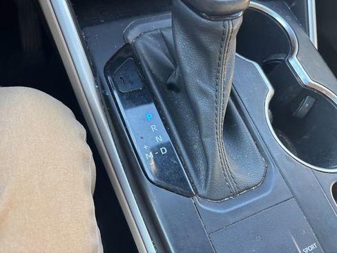 Used 2021 Toyota Highlander XLE image 31