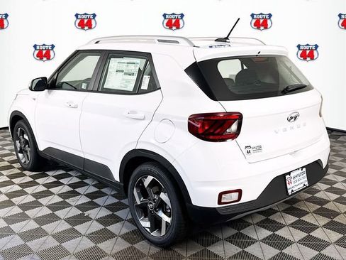 New 2025 Hyundai Venue SEL FWD image 5