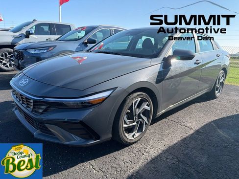 Used 2025 Hyundai Elantra Limited FWD image 1