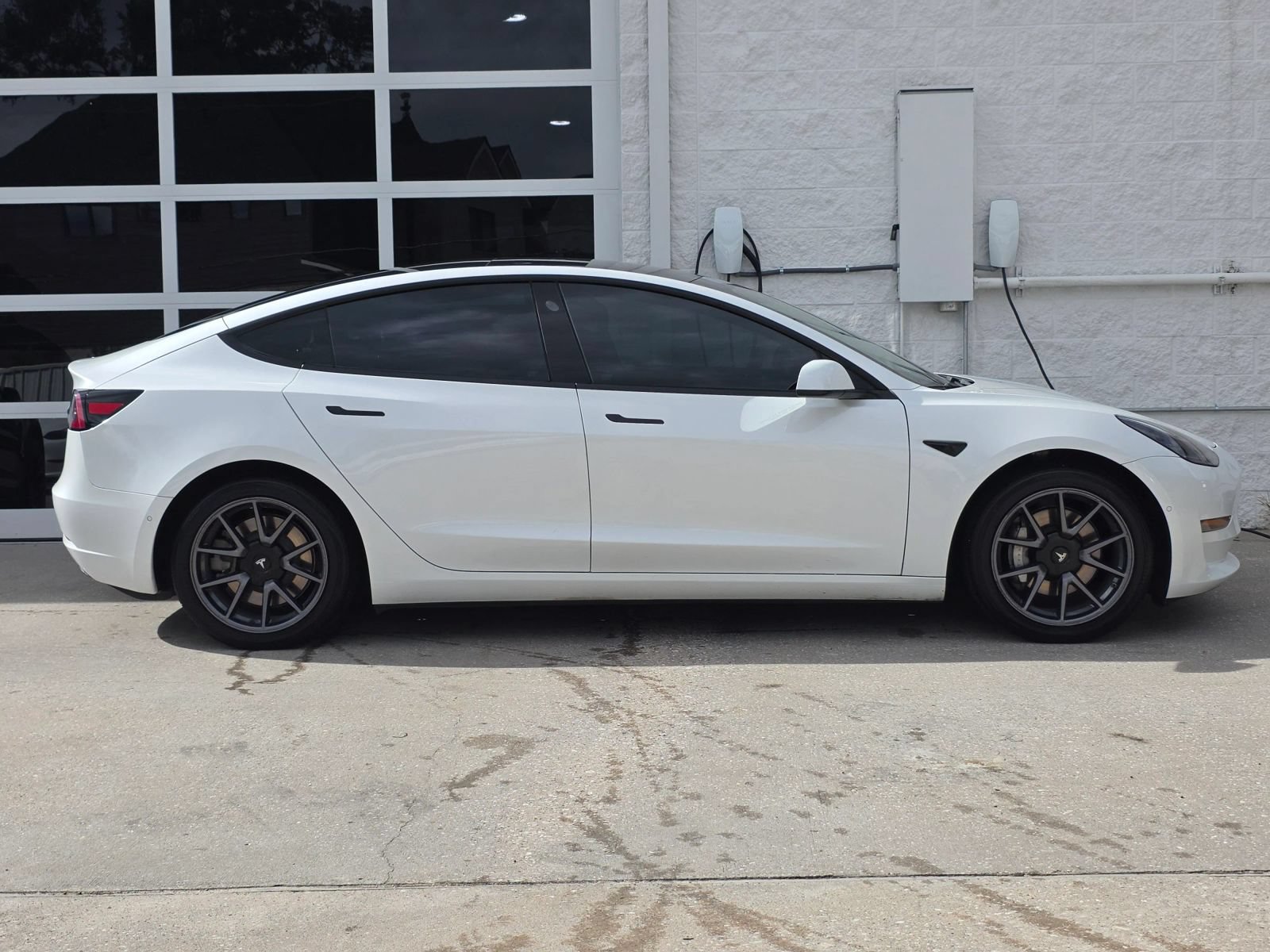 Used 2021 Tesla Model 3 Standard Range Plus RWD image 3