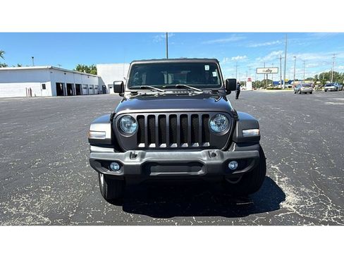 Used 2022 Jeep Wrangler Unlimited Sport AWD/4WD image 2