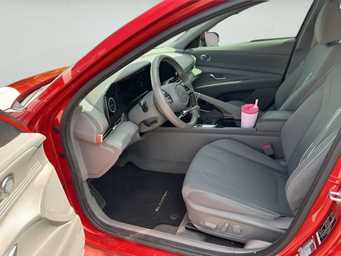 Used 2022 Hyundai Elantra SEL w/ Convenience + Premium Package FWD image 8