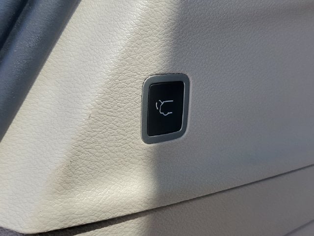 Certified 2024 Chrysler Pacifica Touring-L AWD/4WD image 12