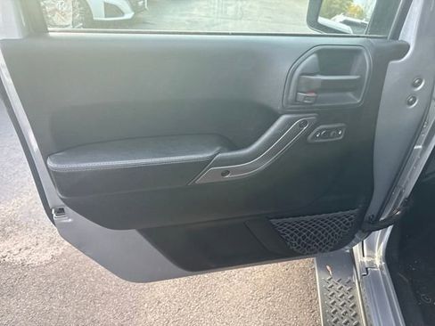 Used 2018 Jeep Wrangler Unlimited Sahara image 10