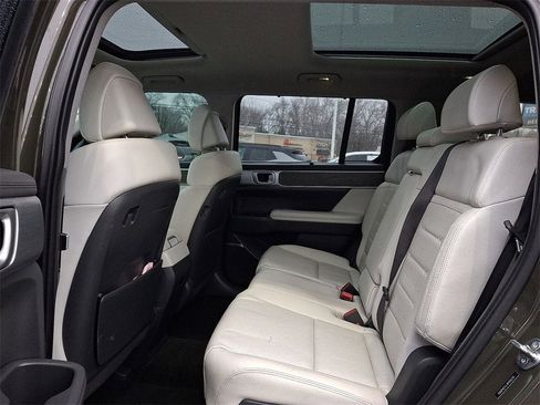 Used 2024 Hyundai Santa Fe Limited image 12