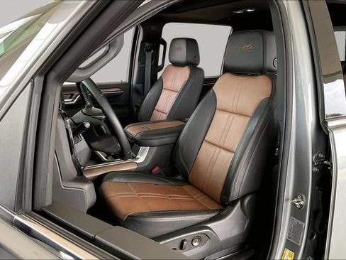Used 2024 Chevrolet Silverado 2500 High Country w/ High Country Premium Package AWD/4WD image 15