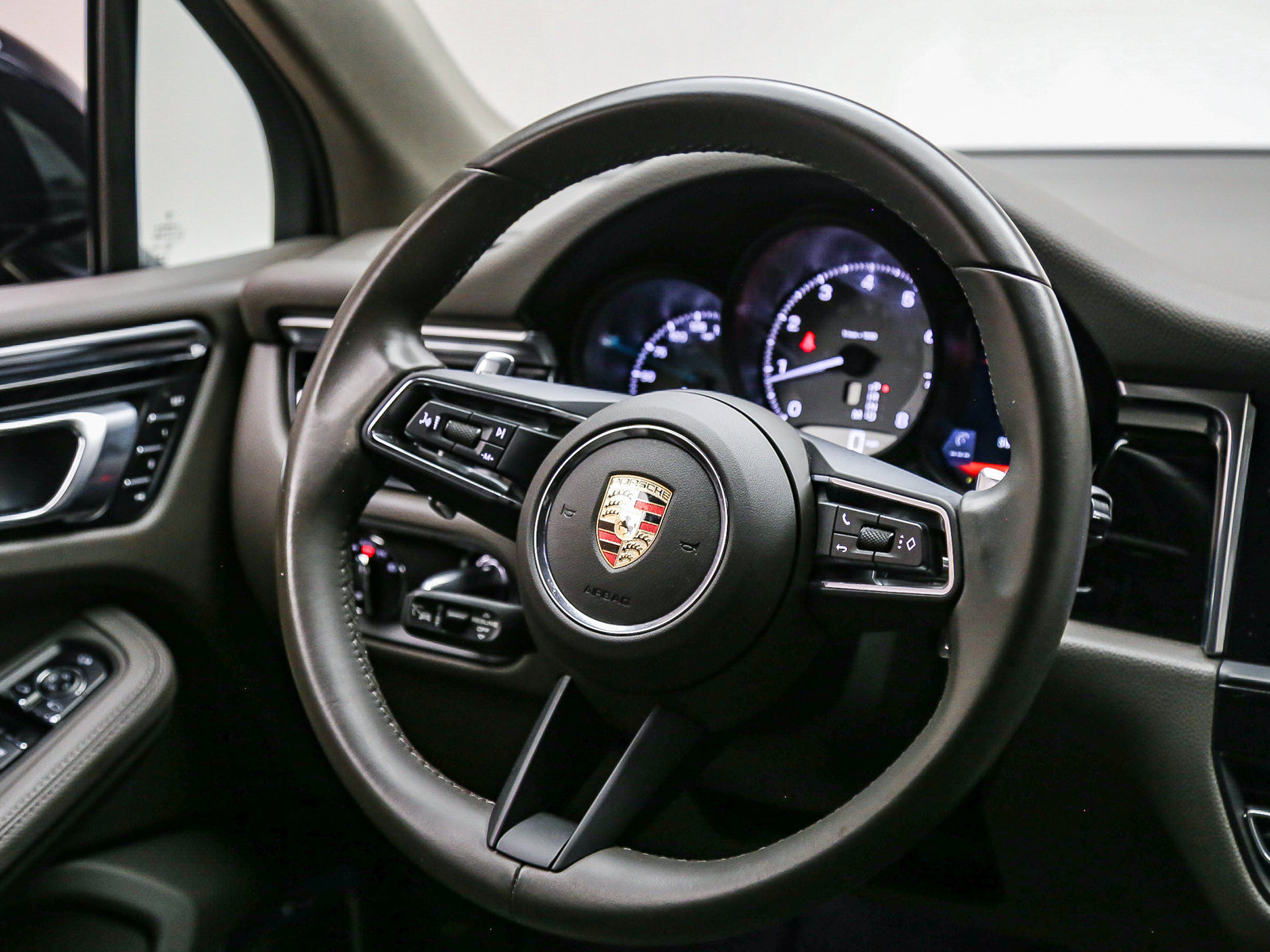 Certified 2023 Porsche Macan S AWD/4WD image 19