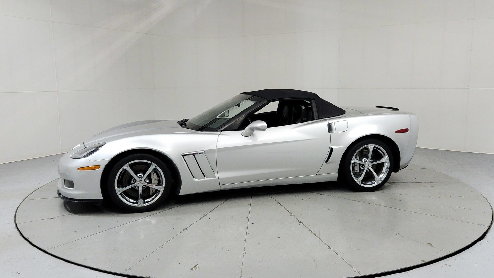 Used 2010 Chevrolet Corvette Grand Sport w/ Preferred Equipment Group RWD image 2