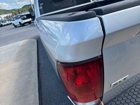 Used 2019 RAM 1500 Classic SLT AWD/4WD image 16