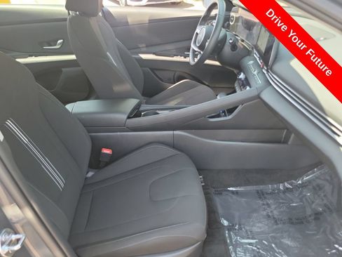 Used 2025 Hyundai Elantra SEL FWD image 20