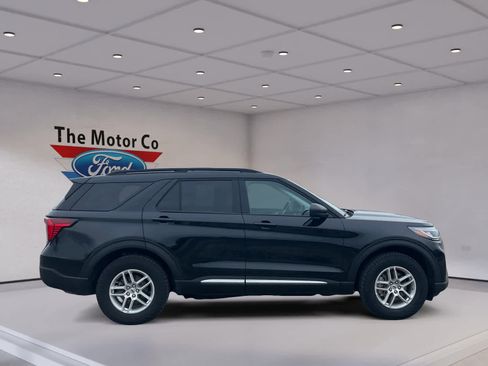 Certified 2025 Ford Explorer Active image 4