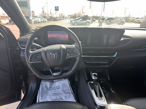 Used 2024 Buick Envista Avenir image 11