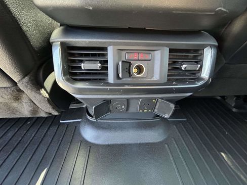 Used 2022 Ford F150 Lariat w/ Equipment Group 502A High AWD/4WD image 18