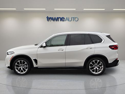 Used 2024 BMW X5 xDrive40i w/ Premium Package AWD/4WD image 3
