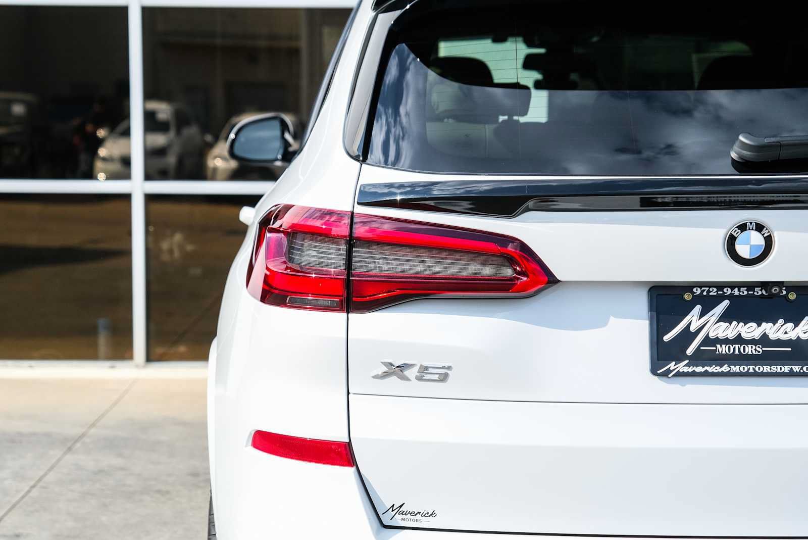 Used 2019 BMW X5 xDrive40i w/ M Sport Package AWD/4WD image 12