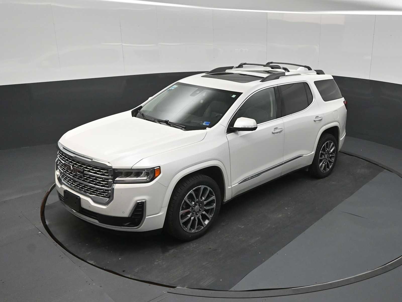Used 2022 GMC Acadia Denali w/ Denali Ultimate Package AWD/4WD image 16