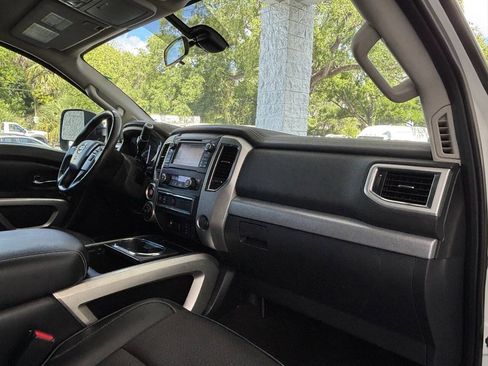 Used 2016 Nissan Titan PRO-4X AWD/4WD image 32