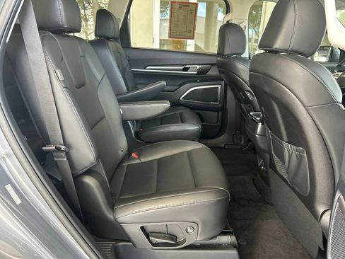 Used 2025 Kia Telluride S AWD/4WD image 27