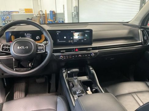 Used 2024 Kia Sorento S w/ Panoramic Sunroof Package FWD image 14