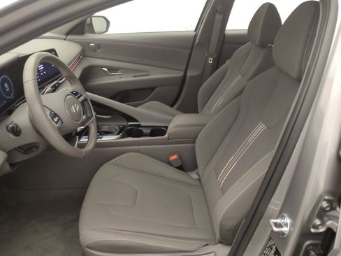 Used 2025 Hyundai Elantra SEL FWD image 17