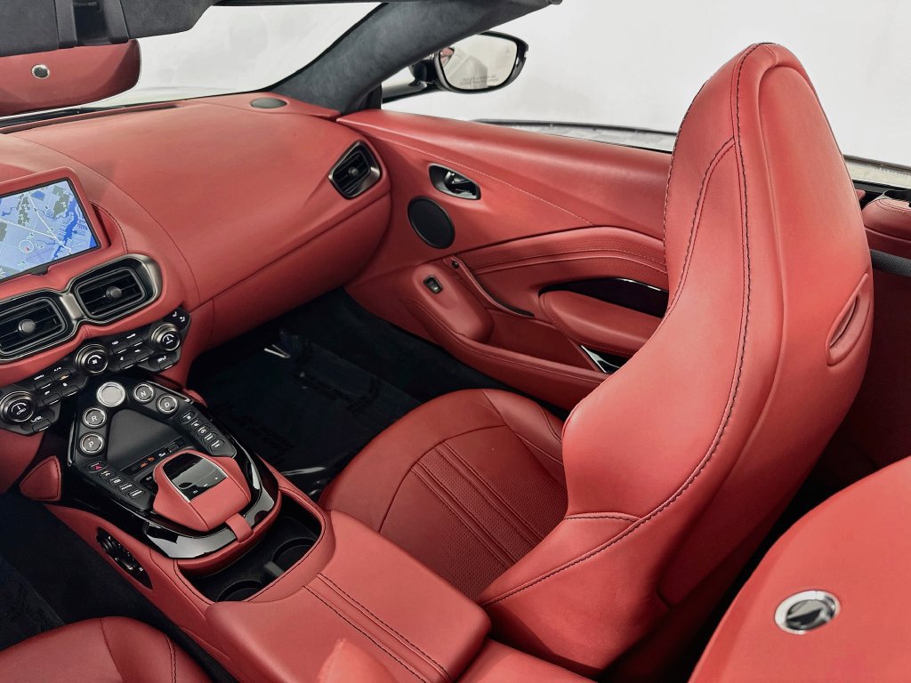 Used 2022 Aston Martin V8 Vantage Roadster RWD image 22