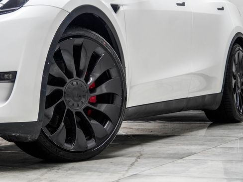 Used 2023 Tesla Model Y Performance AWD/4WD image 3