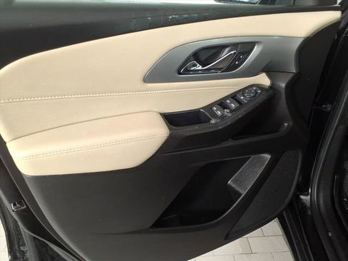 Used 2022 Chevrolet Traverse LS image 9