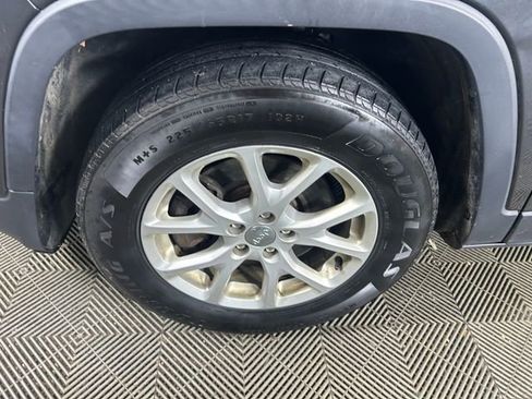 Used 2015 Jeep Cherokee Latitude w/ Cold Weather Group image 11