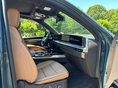 Used 2025 Cadillac Escalade Premium Luxury RWD image 47