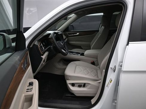 New 2026 Volkswagen Atlas SE image 9