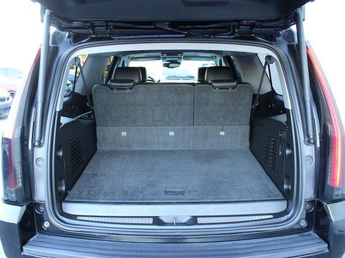 Used 2019 GMC Yukon XL SLT w/ Open Road Package image 8