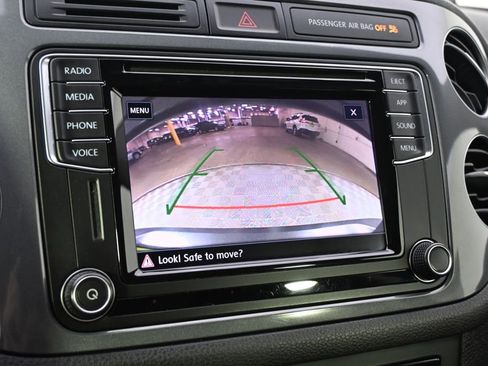 Used 2018 Volkswagen Tiguan Limited w/ Premium Package image 29