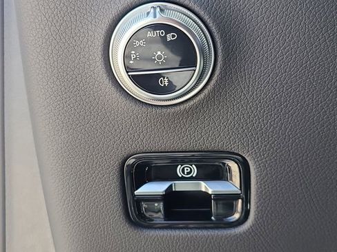 Used 2025 Mercedes-Benz GLC 300 4MATIC image 22