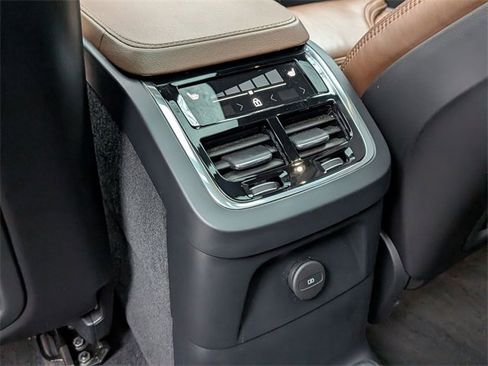 Certified 2022 Volvo XC90 T8 Inscription w/ Lounge Package image 26