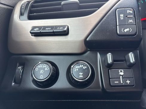Used 2017 GMC Yukon Denali w/ Open Road Package image 9