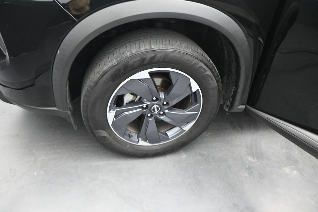 Used 2024 Nissan Rogue SV FWD image 6