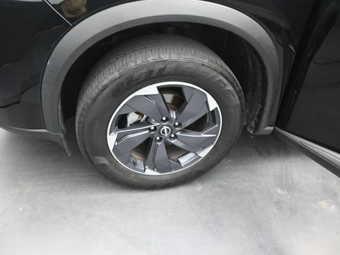 Used 2024 Nissan Rogue SV FWD image 6